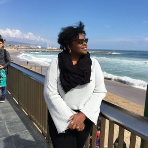 Meet your Posher, Lenora